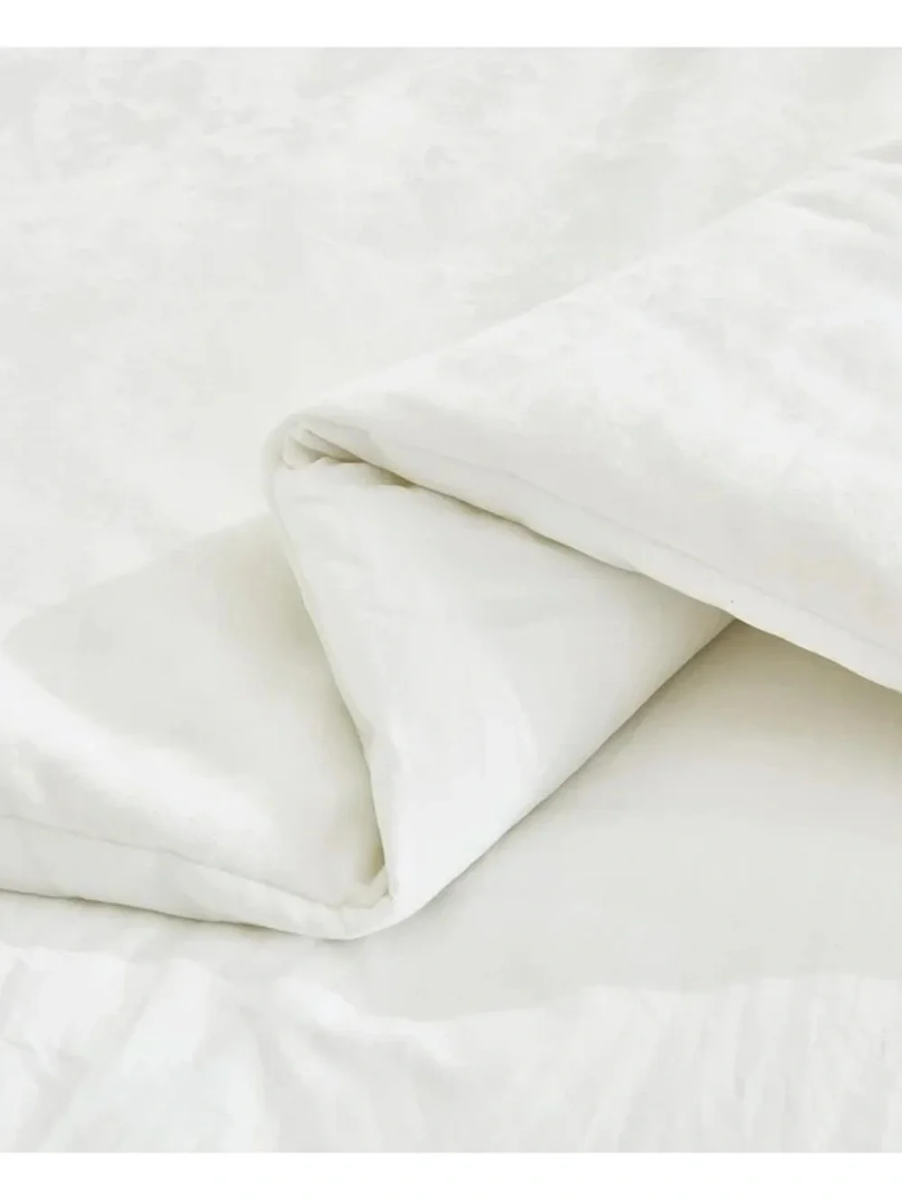 Classic White velvet 3 piece queen Comforter Set